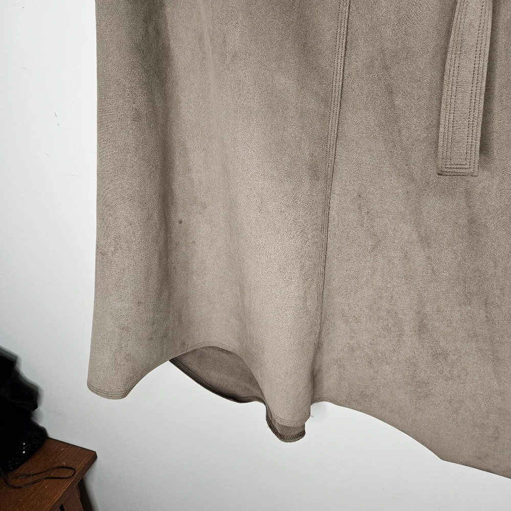 Aritzia Babaton Cecily Faux Suede  A-Line Midi Skirt Sz 4 Taupe Self-tie belt